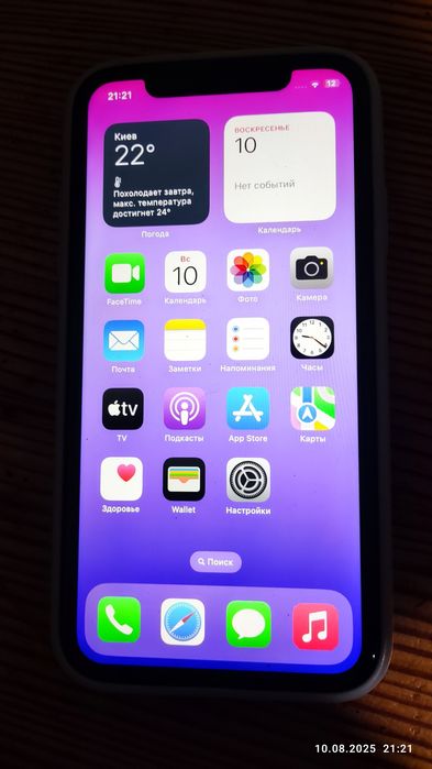 iPhone 11 на 64 gb.