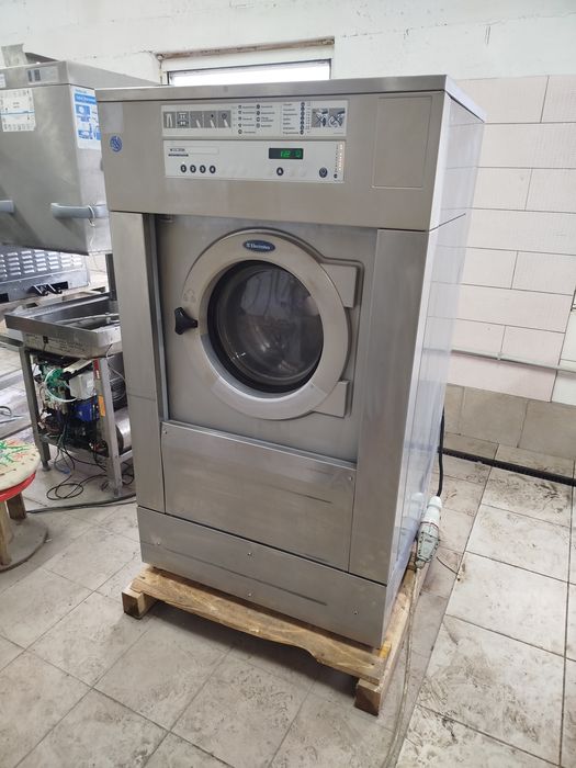професійна пральна машина Electrolux 13-15 кг.