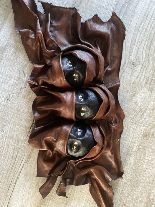 Картина из кожи на стену