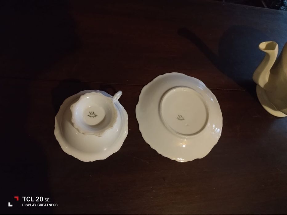 Lindíssimo conjunto de bule e chávena da Vista Alegre