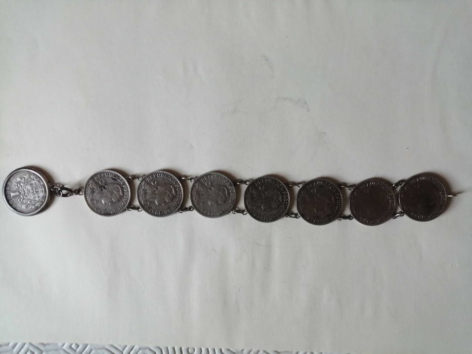 Pulseira com moedas