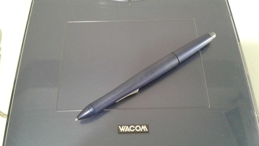 Mesa de desenho digital. Marca: Wacom