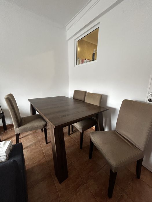 Mesa com 4 cadeiras