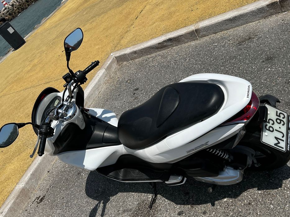 Honda pcx 2011 com 1550kms reais