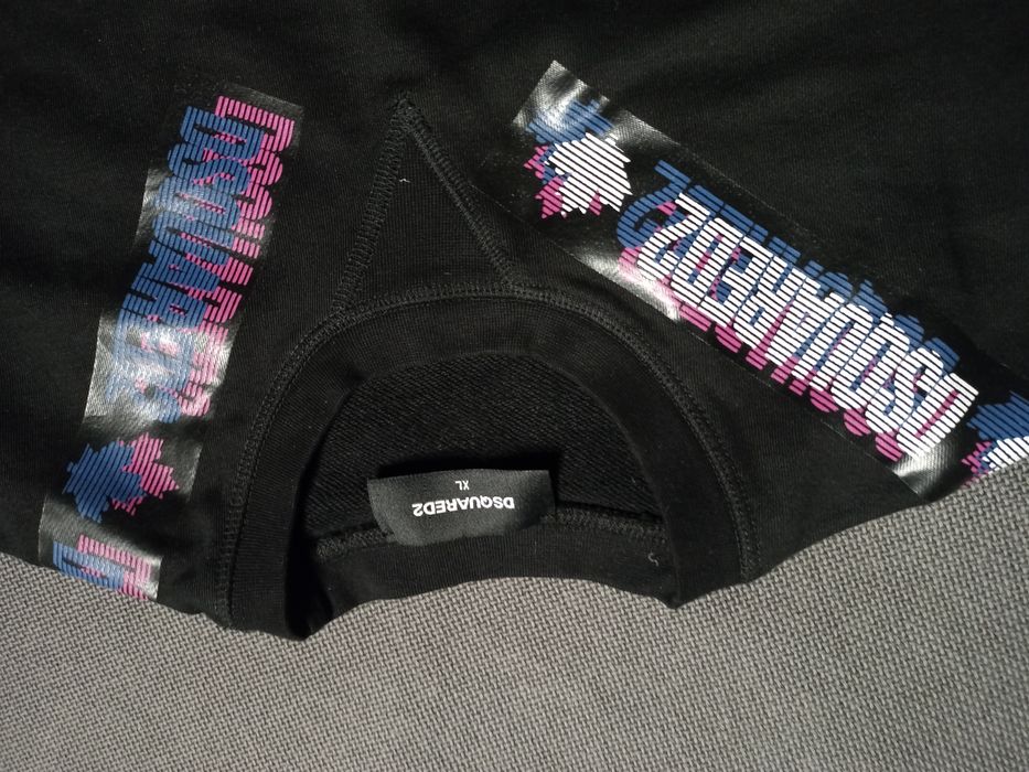 Bluza firmy DSQUARED2 z aplikacja