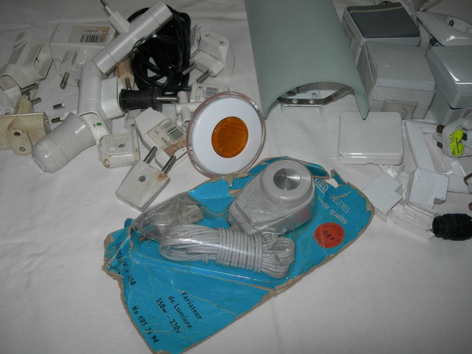 Acessórios elétricos. Lote completo. Preço por tudo.