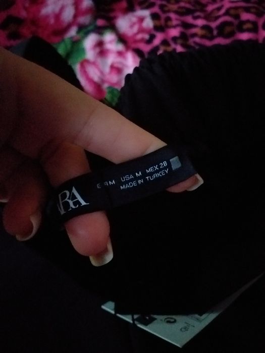 Zara  новые черные штаны с резинками  внизу