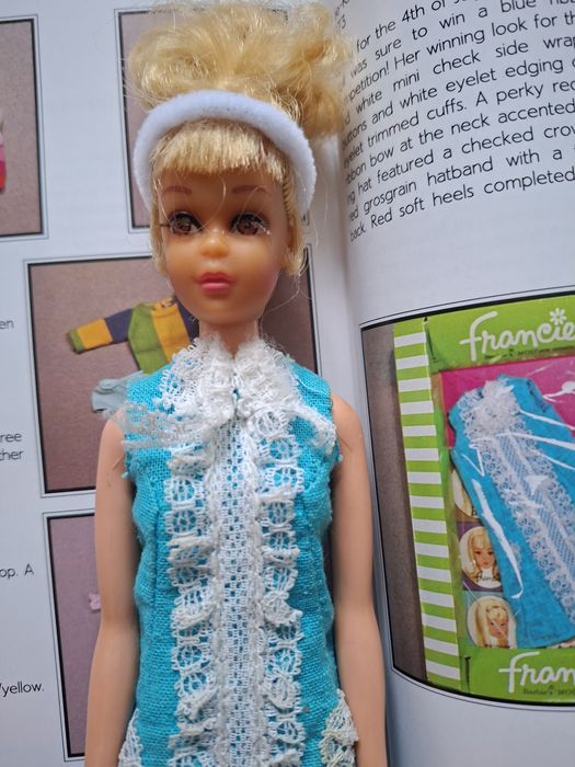 Вінтажна лялька Барбі Франсі 60ті роки в одязі