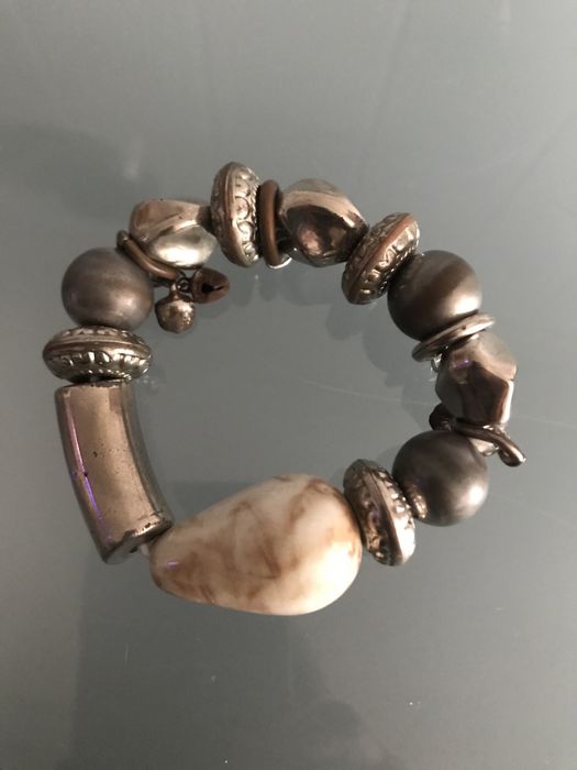 Colar comprido com pulseira