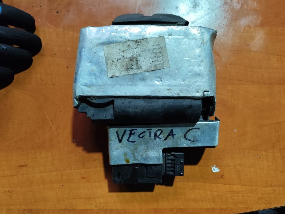 Opel Vectra C kombi zamek elektryczny klapy bagażnika 244.67824