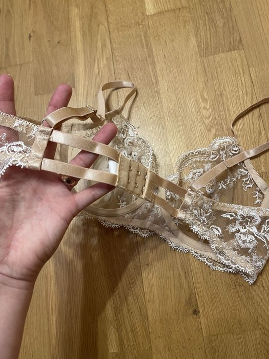 Zmysłowy koronkowy komplet bielizny nude