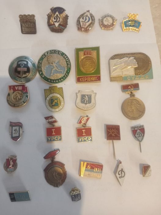 Продам коллекцию значков