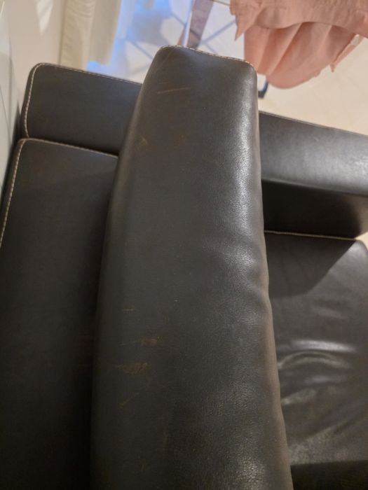 Conjunto sofá/poltrona e 2 pufe
