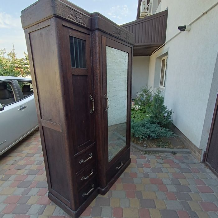 Шкаф старинный после реставрации