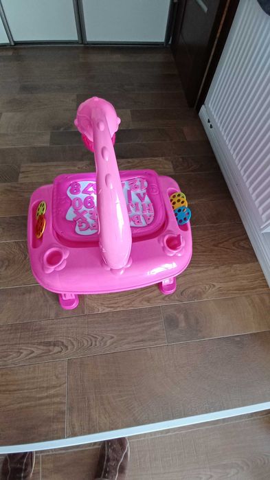 Stolik interaktywny z krzesełkiem