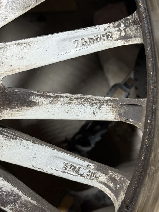 Felgi aluminiowe Audi 17’ + opony zimowe do Audi