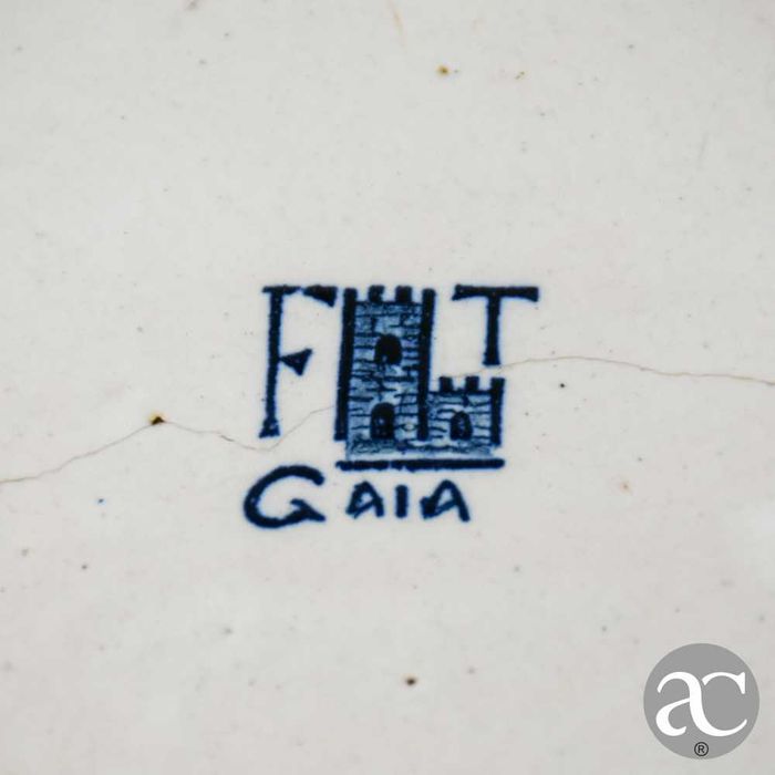 Pote com tampa em faiança da fábrica da Torrinha - Gaia
