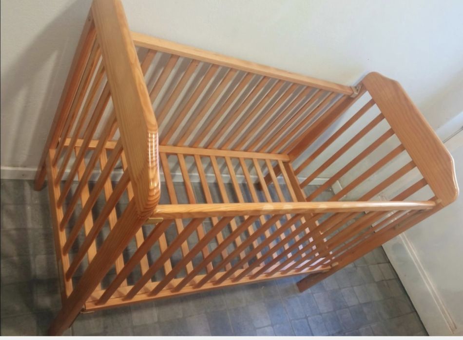 Berço cama bebé em madeira maciça