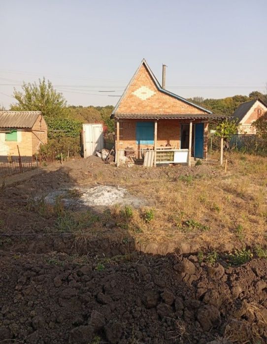 Продам дачу з земельною ділянкою