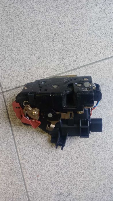 Fecho porta Audi A2 frente direito original
