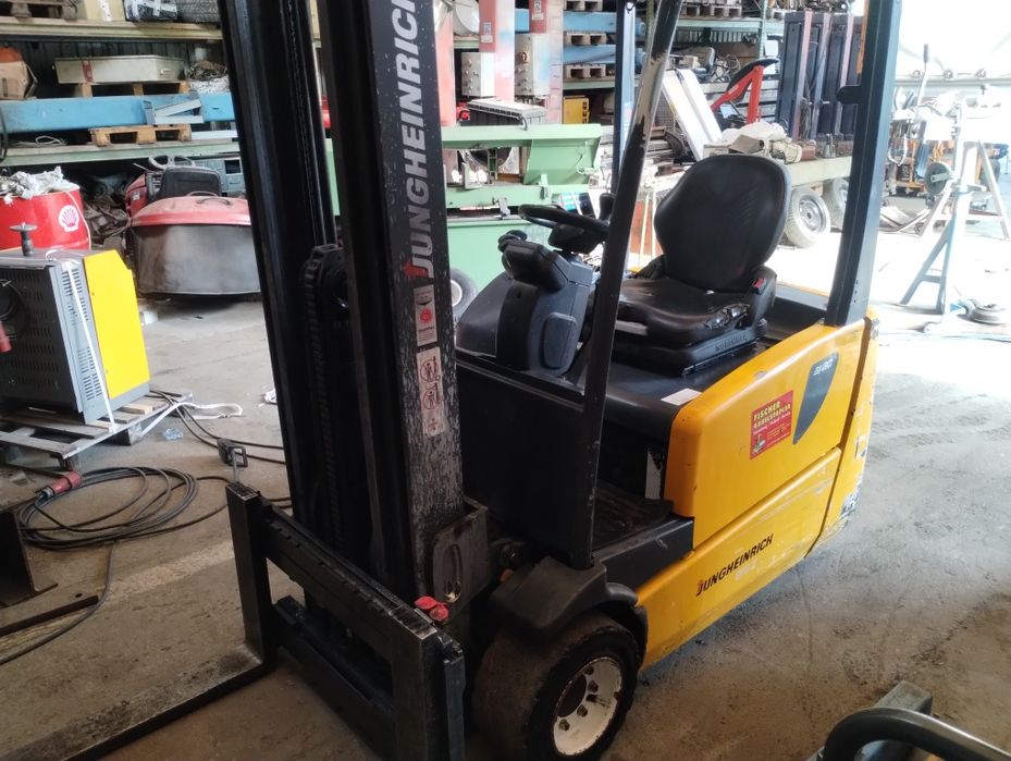 Wózek widłowy elektryczny Jungheinrich EFG 218K  1.8t Triplex