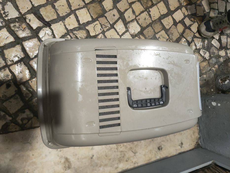 Casa para gatos em bom estado