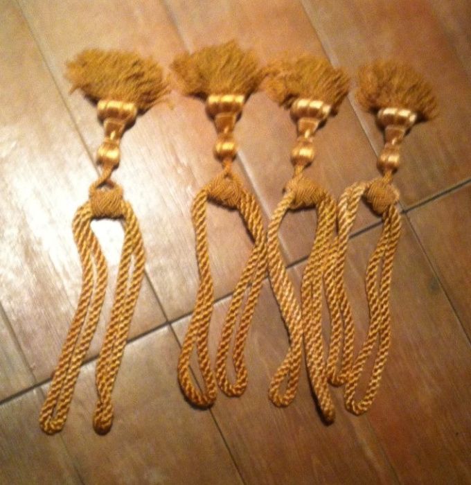 Par de guarda cortinados estilo classico antigo dourado