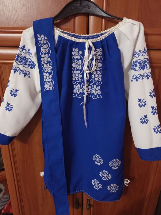 Продам вишиванку та плаття для дівчинки