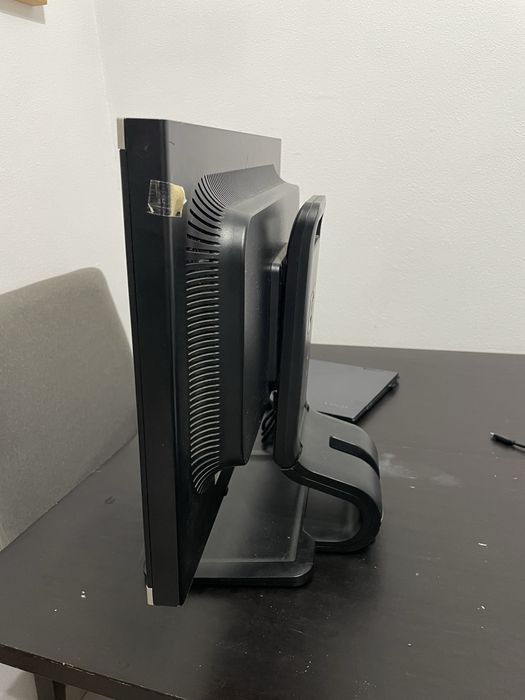 Monitor Profissional HP LA2205wg - 22" (Ergonómico e Rotativo)