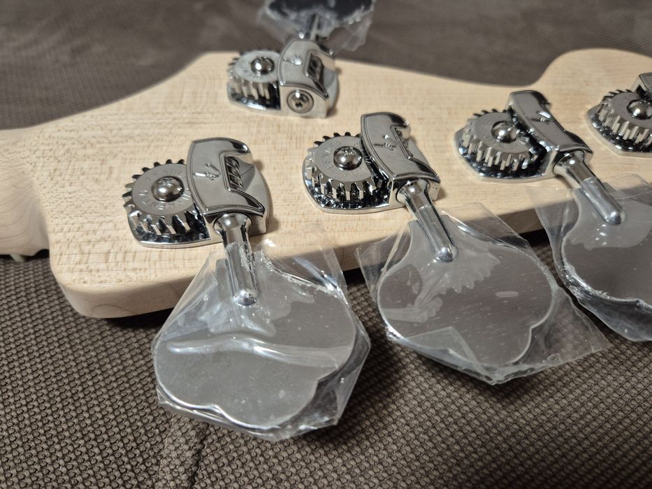 Fender American Ultra II Jazz Bass V Neck Tuners гриф баснитара колки