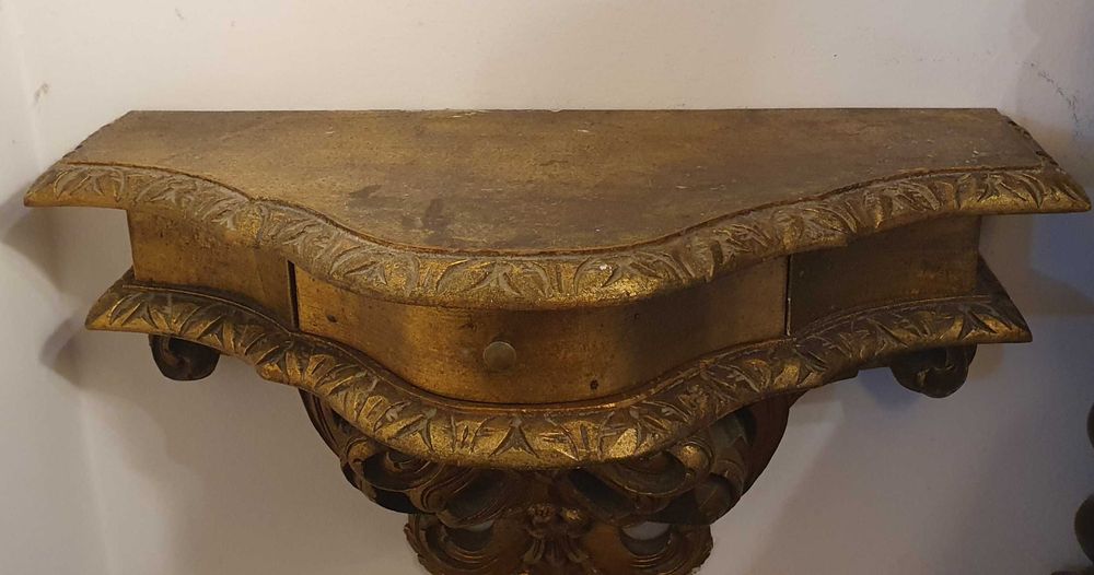 Mesa de cabeceira suspensa