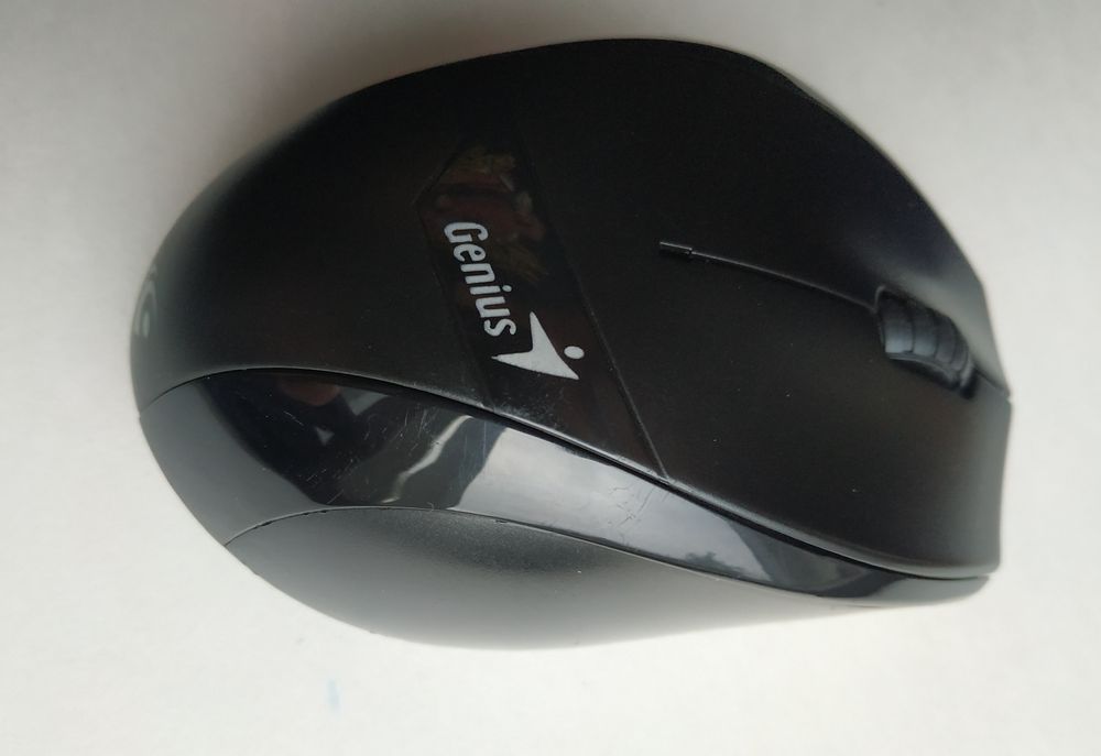 Беспроводная мышка Genius.