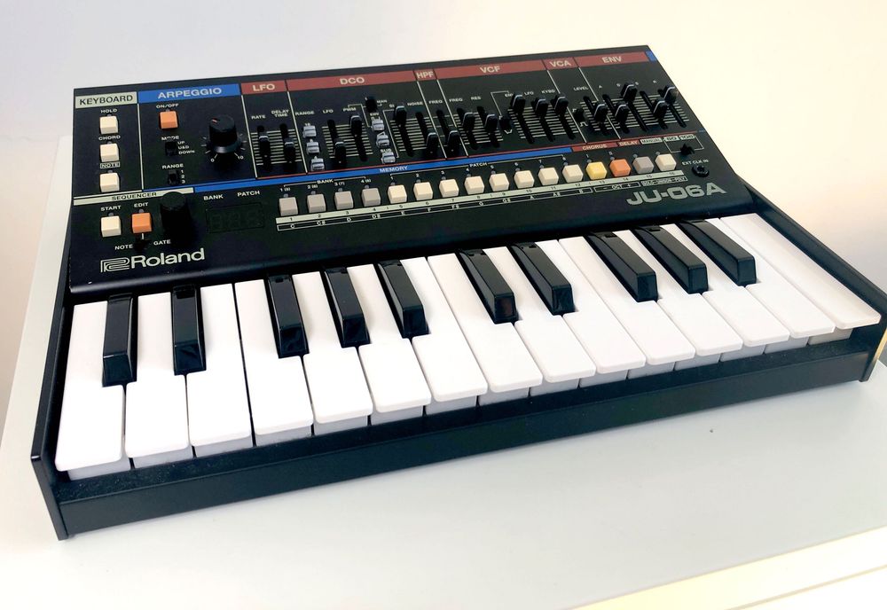 ROLAND JU06A plus klawiatura