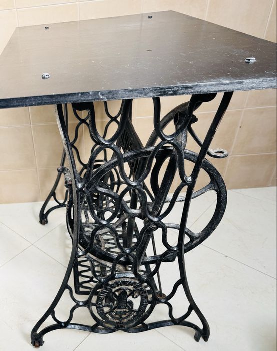 Mesa singer - mesa de madeira de costura com pedal