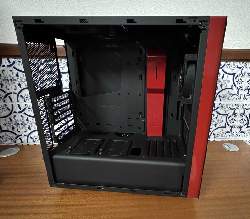 Caixa NZXT S340 Mid Tower Case Black/Red