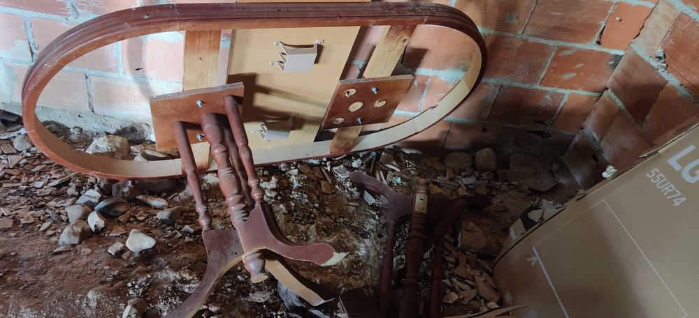 Mesa de madeira antiga