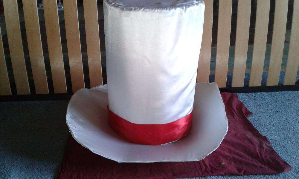 Великий капелюх і метелик на магнітах до весільного авто