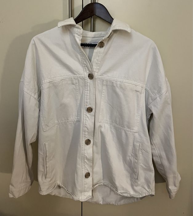 Biala kurtka jeansowa z Zary