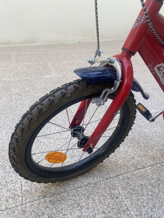 Bicleta MCQUEEN usada mas em bom estado.