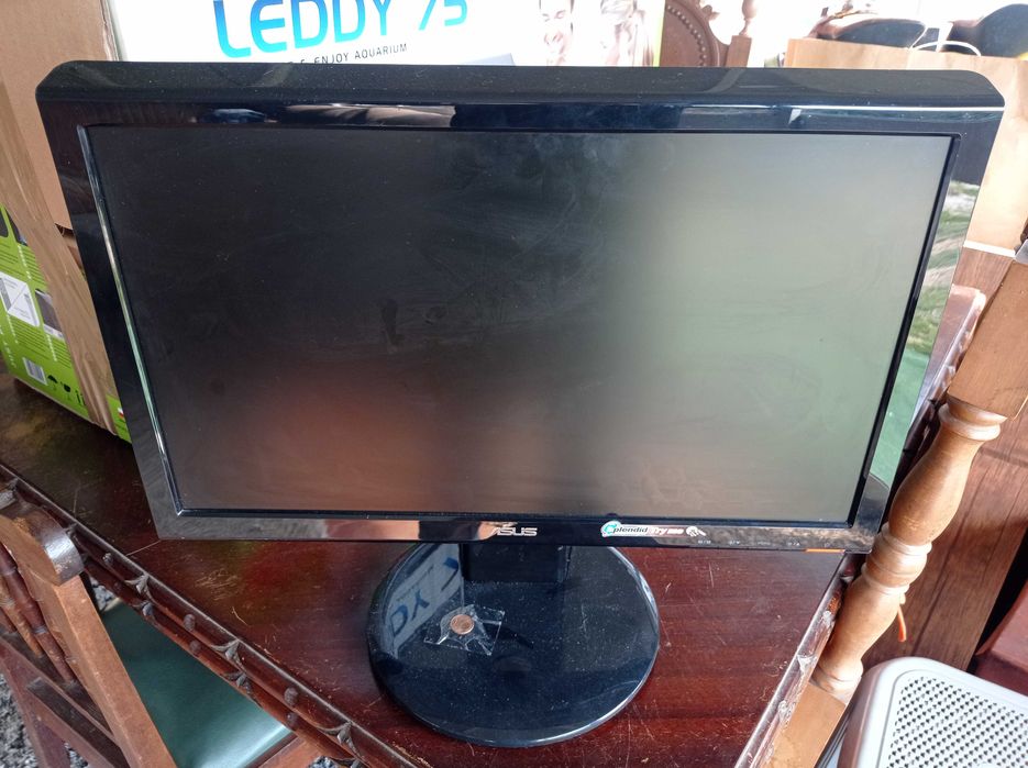 PC Monitor, Like New.64729497986050123