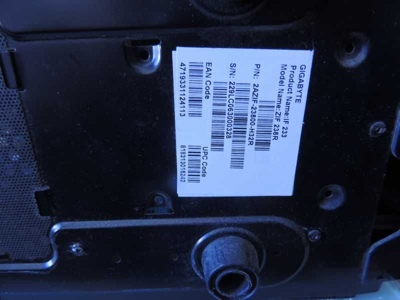 Caixa de PC Mid Tower marca Gigabyte modelo IF233