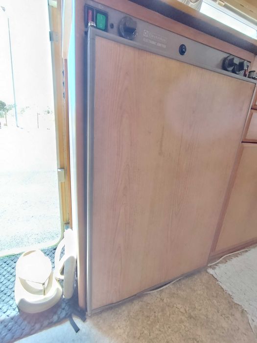 Frigorífico 12v, gás, 220 (trivalente) Electrolux