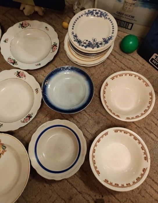 Тарелки, вазы, ложки,вилки,стаканы,рюмки ,блюдо,,салатница,  графин