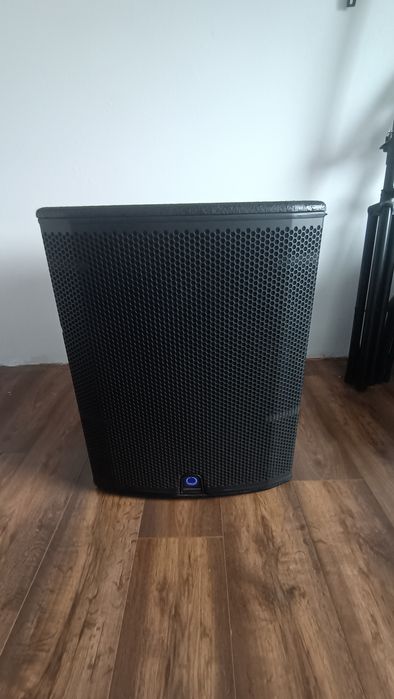 Turbosound IQ 18b