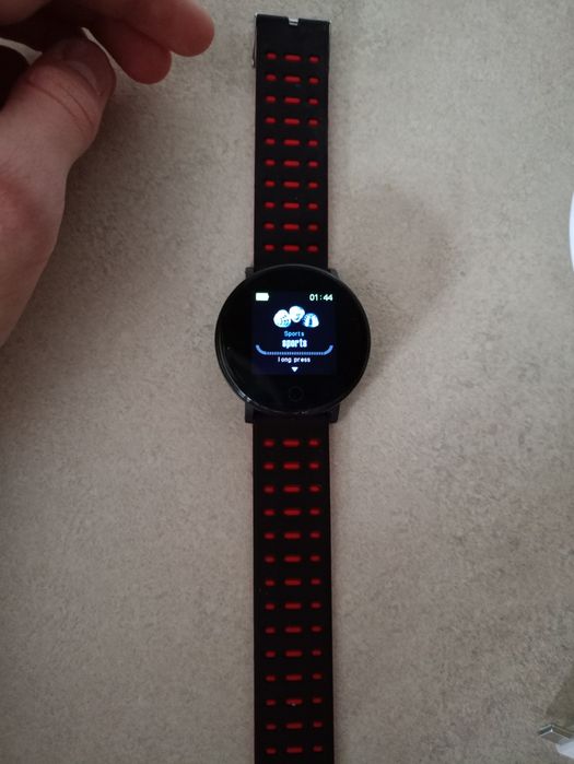 Smartwatch z ładowarką - Funkcje zdrowotne i sportowe - idealny