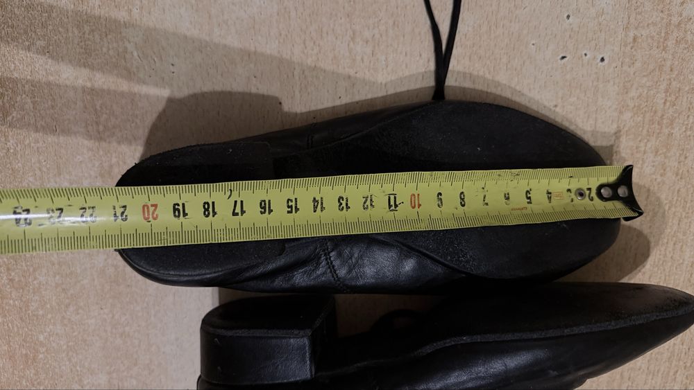 Продам бальные туфли кожаные черные для мальчика.