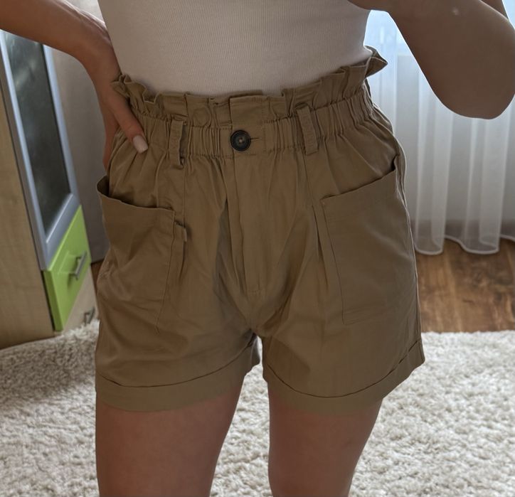 Шорти бежеві Stradivarius