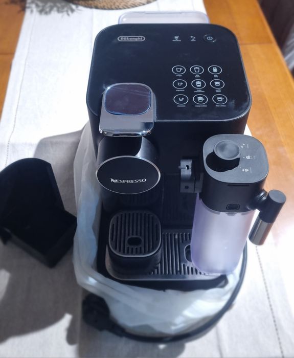 Máquina Nespresso - Grand Lattissima preta