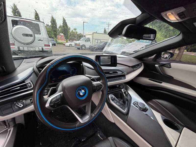 2015 BMW       i8