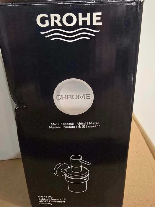 ścienny dozownik do mydła z uchwytem z serii GROHE Essentials